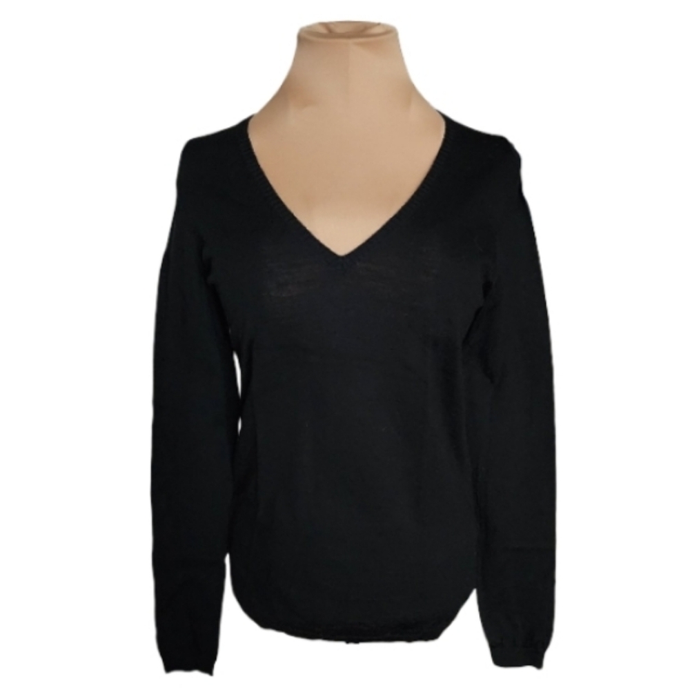 Victor‎ Alfaro Women's Small ExtraFine Merino Wool V-neck Black Sweater